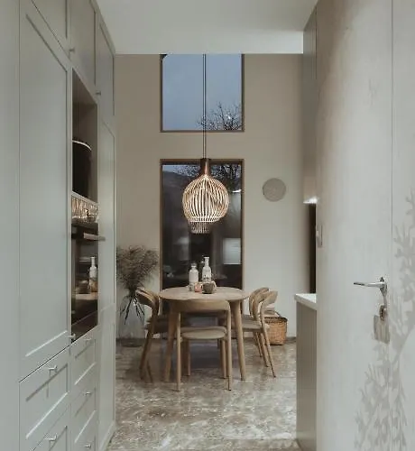 House Bale, Bale 度假居 Kostel