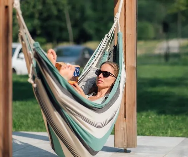 بيت للعطل House Bale, Bale