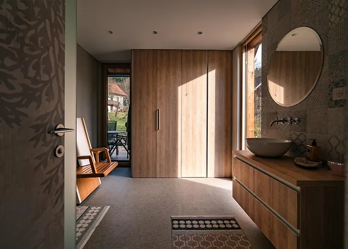 House Bale, Bale بيت للعطل *