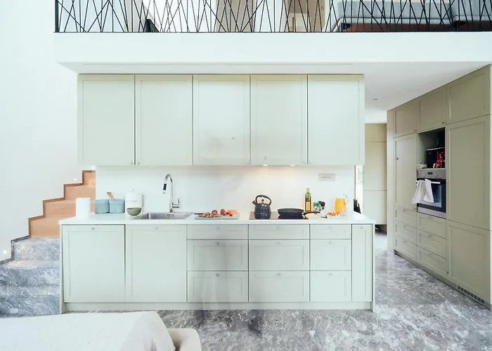 بيت للعطل House Bale, Bale