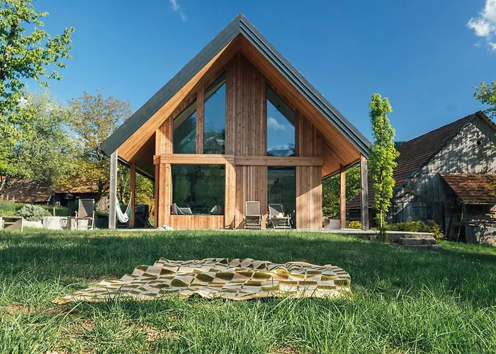 بيت للعطل House Bale, Bale *